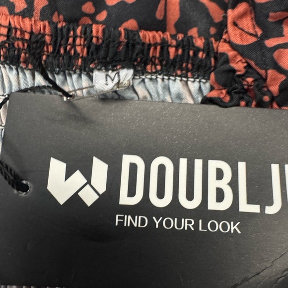 Women’s Babydoll Style Dress Size M NWT Black And Rust Coloring - Picture 3 of 3